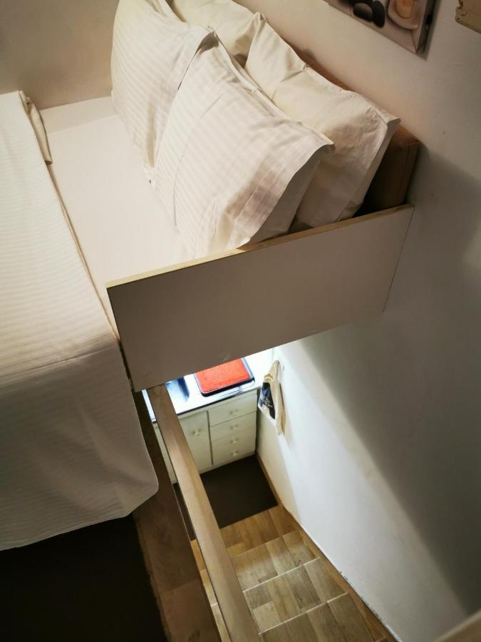 Acropolis Elegant Maisonette By Lodgespot