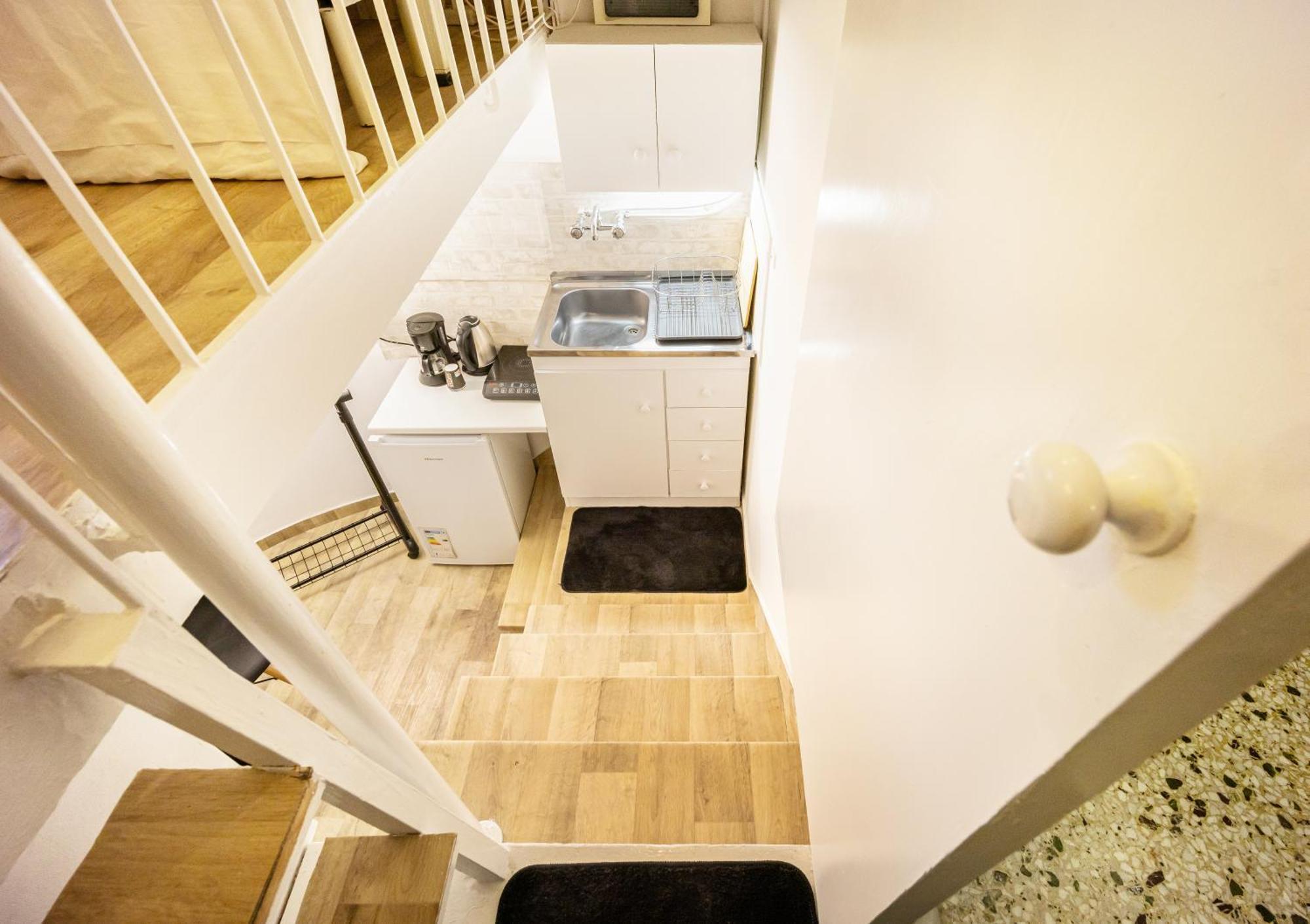 Apartment Acropolis Elegant Maisonette By Lodgespot *