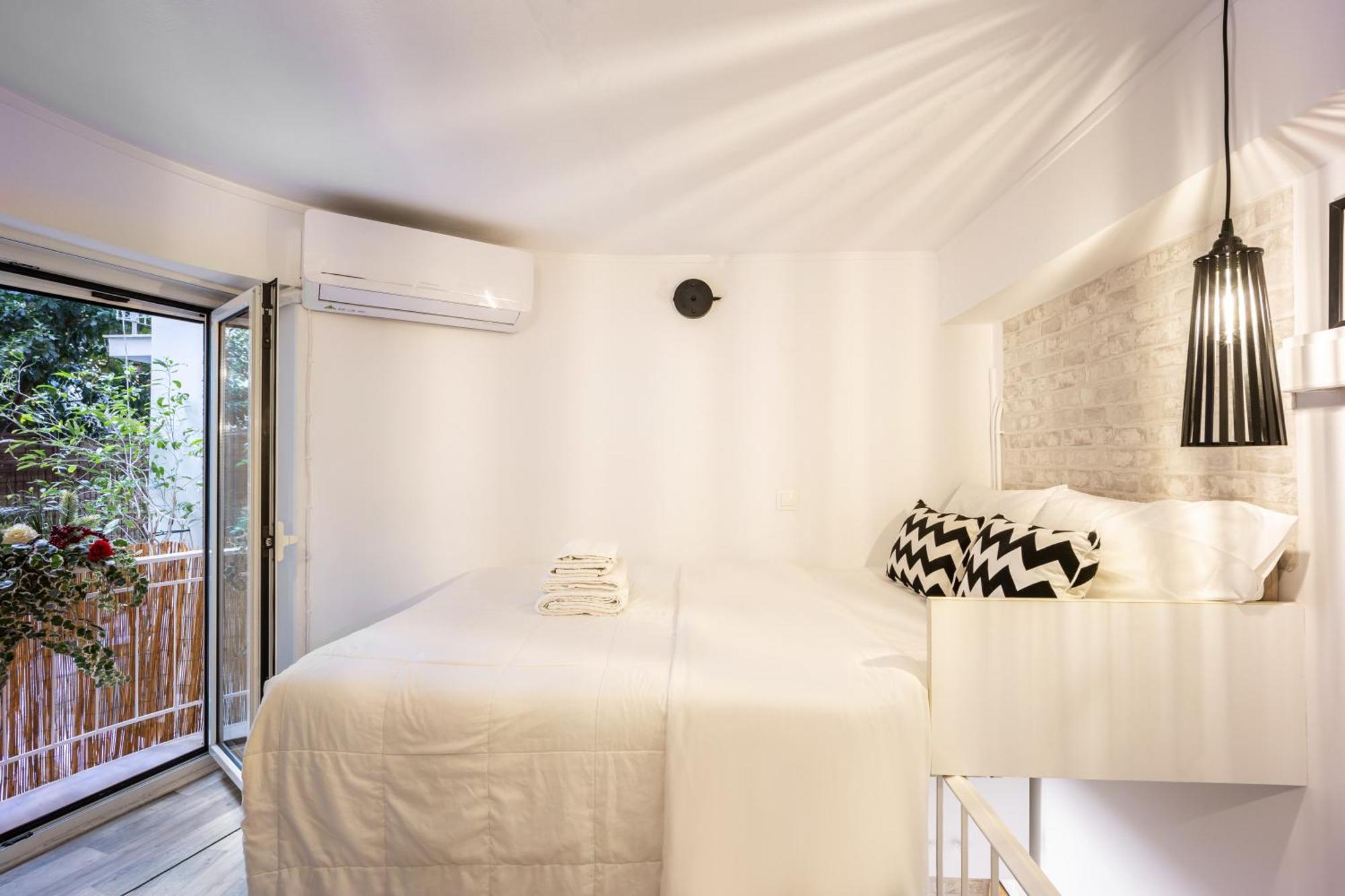 Apartment Acropolis Elegant Maisonette By Lodgespot *