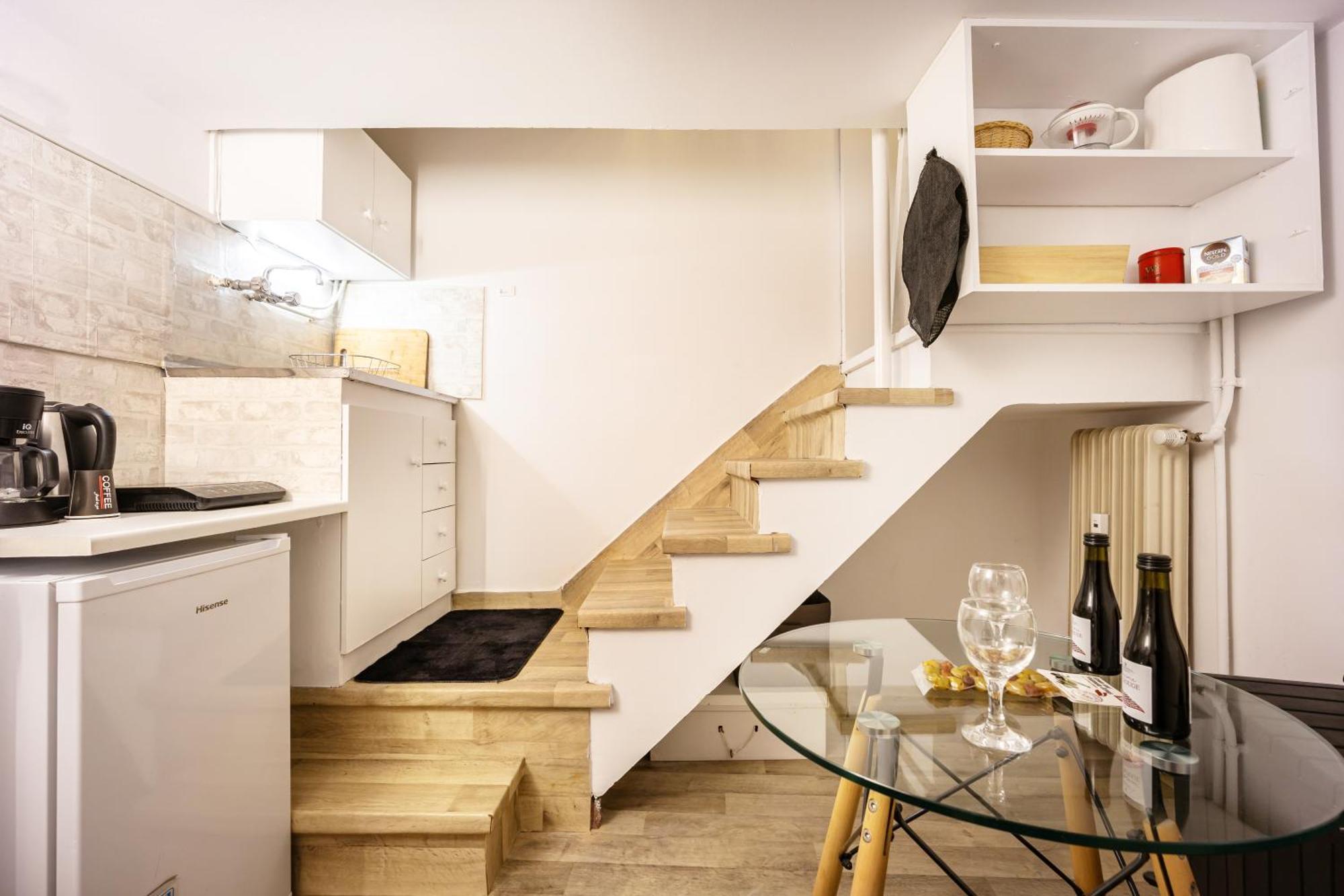 Apartment Acropolis Elegant Maisonette By Lodgespot